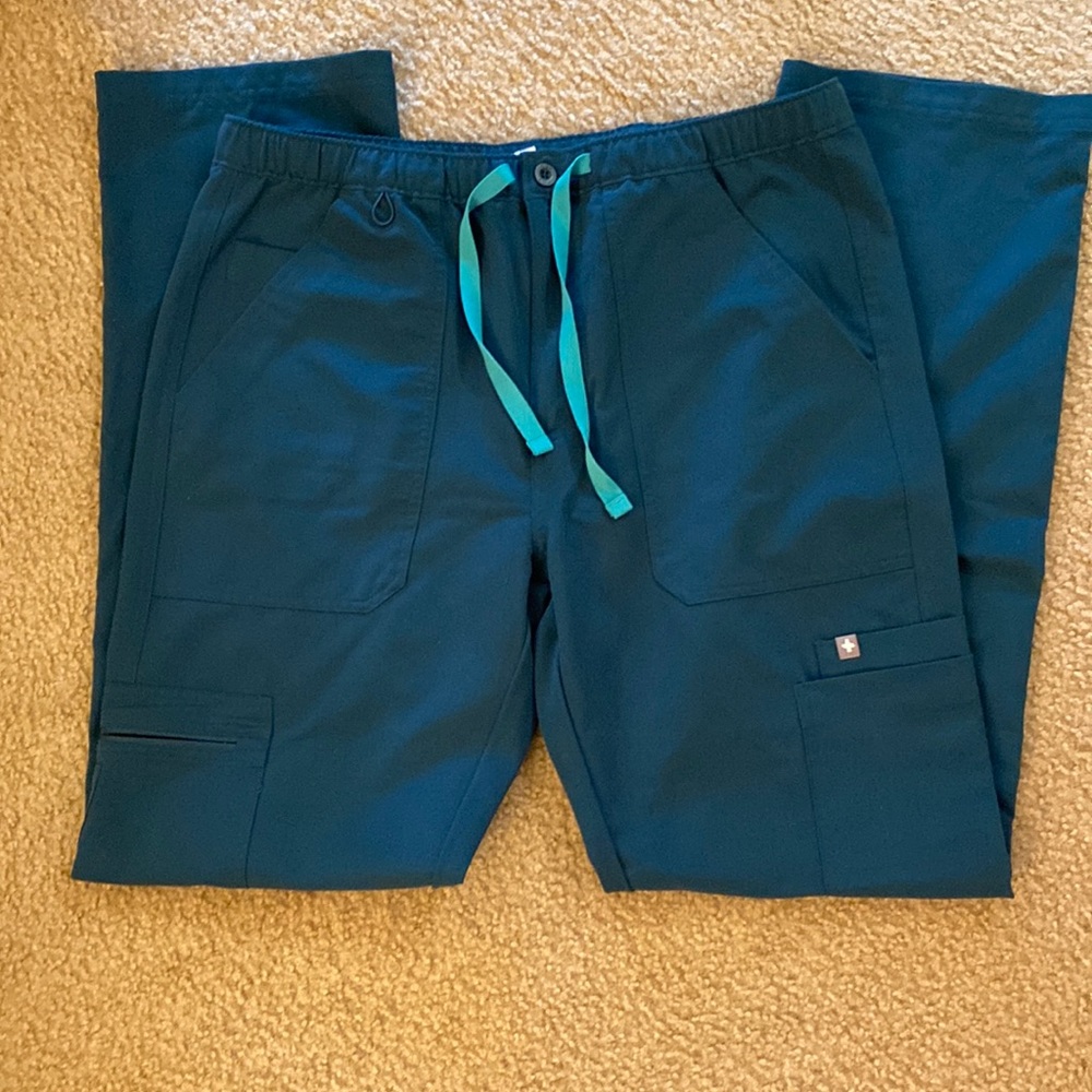 Figs Cairo cargo scrub pants size medium